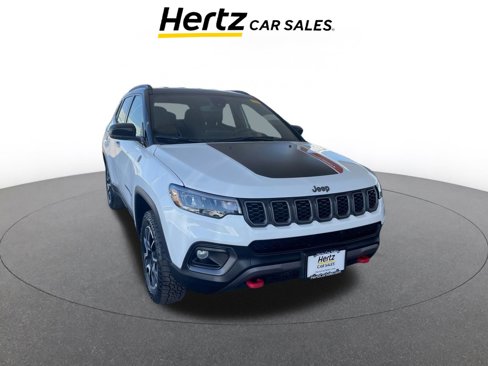 Used 2025 Jeep Compass Trailhawk image 1