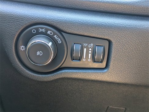 New 2025 Chrysler Pacifica Select w/ Uconnect Theater Family Group image 22