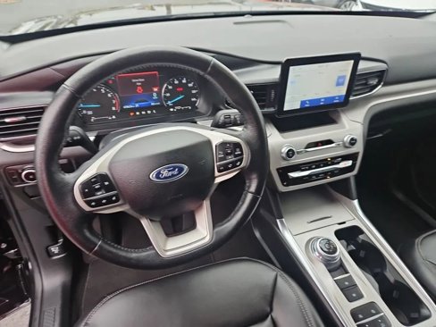 Used 2024 Ford Explorer XLT w/ Equipment Group 202A image 20