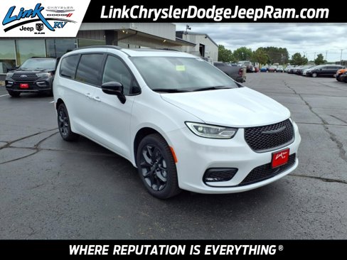 New 2026 Chrysler Pacifica Limited image 1