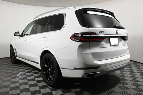 Used 2025 BMW X7 xDrive40i w/ Premium Package image 5