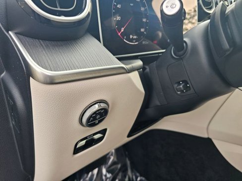 Certified 2025 Mercedes-Benz GLC 300 4MATIC image 20