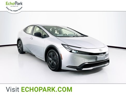 Used 2025 Toyota Prius LE image 1