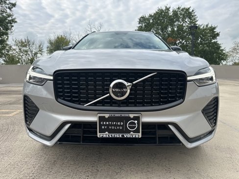 Certified 2025 Volvo XC60 B5 Plus image 2
