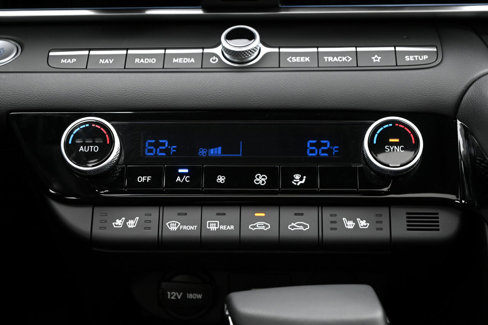 Used 2024 Hyundai Elantra Limited image 12