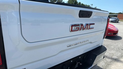 Used 2025 GMC Sierra 1500 SLT image 11