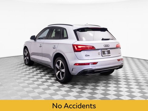 Used 2024 Audi Q5 2.0T Prestige w/ Prestige Package image 3