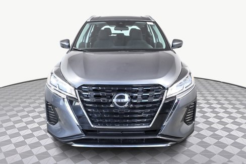 Used 2022 Nissan Kicks SV image 2