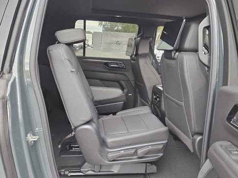New 2026 Chevrolet Suburban Z71 image 16