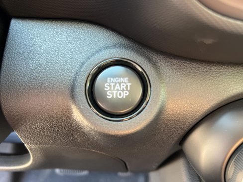 Used 2025 Hyundai Venue SEL image 18