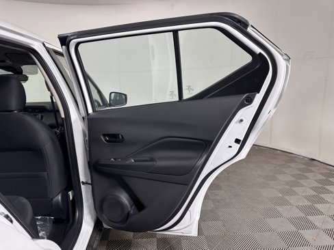 New 2024 Nissan Kicks S image 33