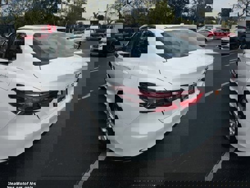 Used 2022 Toyota Camry LE image 9