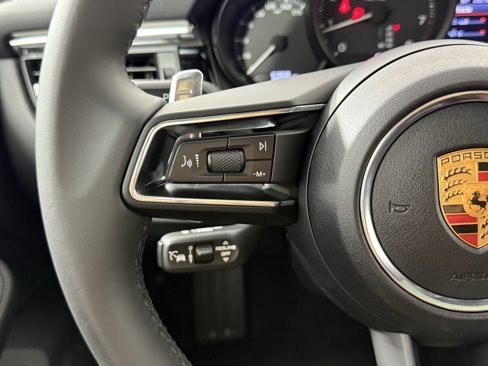 Certified 2025 Porsche Macan image 23