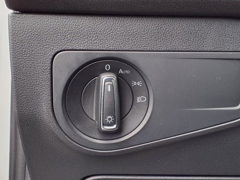 Certified 2022 Volkswagen Tiguan SE image 18