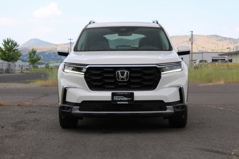 New 2025 Honda Pilot Touring image 9
