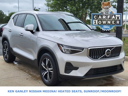 Used 2025 Volvo XC40 B5 Core image 1