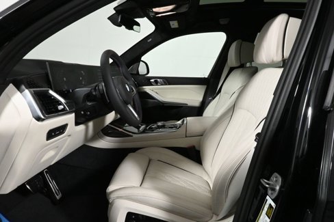 New 2026 BMW X7 M60i image 3