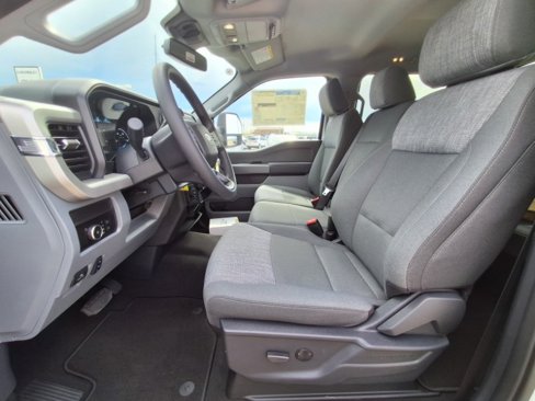 New 2025 Ford F550 4x4 Crew Cab image 10