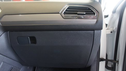 Used 2022 Volkswagen Tiguan SE image 48
