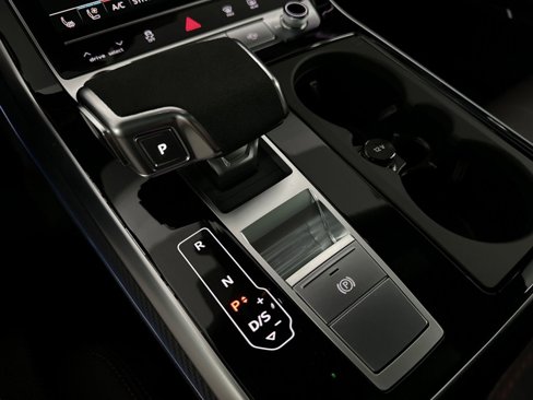 New 2025 Audi RS Q8 performance image 15