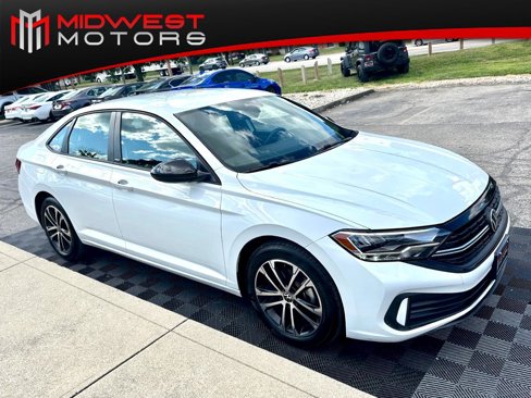 Used 2024 Volkswagen Jetta Sport image 1