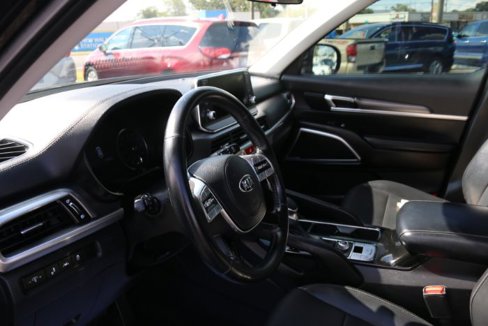Used 2021 Kia Telluride LX image 2