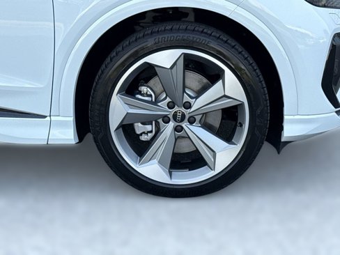 New 2025 Audi Q4 e-tron Prestige image 12