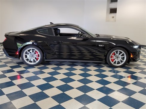 Used 2024 Ford Mustang GT Premium image 9