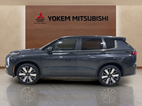 New 2025 Mitsubishi Outlander SE image 2