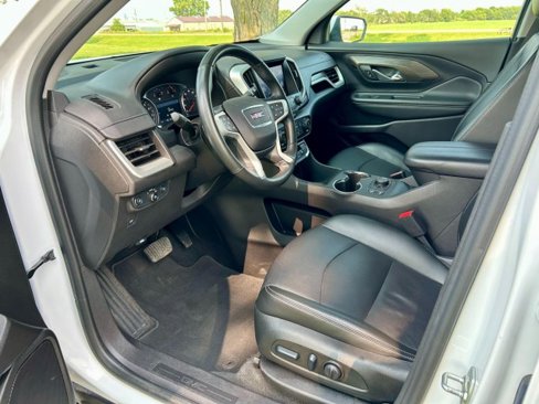 Used 2024 GMC Terrain SLT image 13