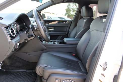Used 2018 Bentley Bentayga image 23