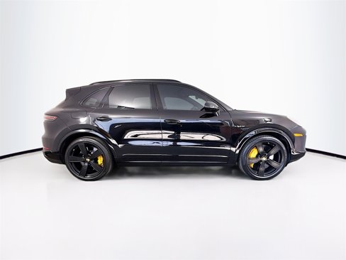Certified 2023 Porsche Cayenne Turbo S image 8