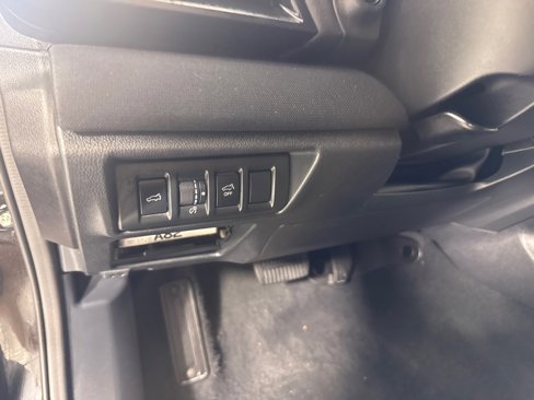 Used 2023 Subaru Outback Premium image 16
