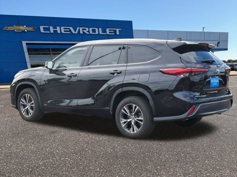 Used 2023 Toyota Highlander Limited image 3