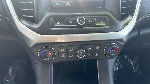 Used 2018 GMC Acadia SLE image 17