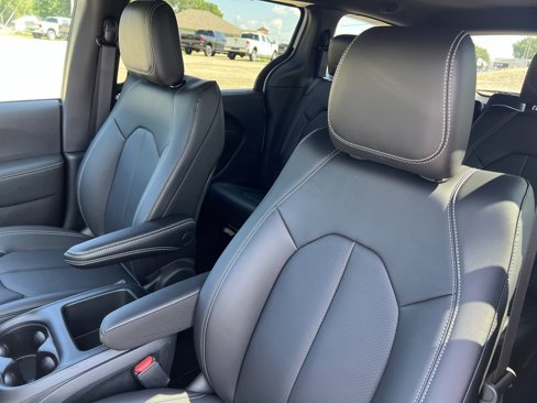 New 2026 Chrysler Pacifica Select image 31