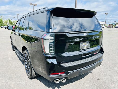 Used 2025 Chevrolet Suburban RST image 7