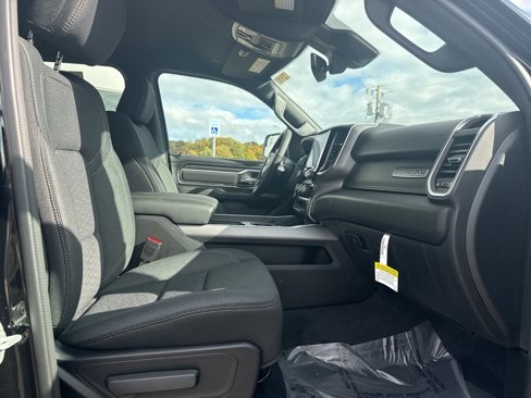 New 2025 RAM 1500 4x4 Crew Cab image 10