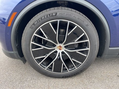 Used 2025 Porsche Macan 4 Electric image 15