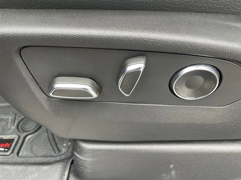 Used 2024 GMC Yukon XL Denali w/ Advanced Technology Package image 15