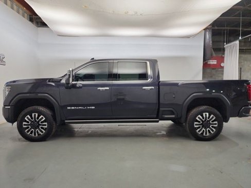 Used 2024 GMC Sierra 2500 Denali Ultimate w/ Snow Plow Prep/Camper Package image 6