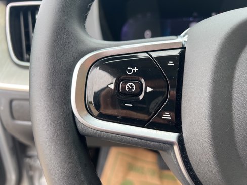 Certified 2025 Volvo XC60 B5 Plus image 17