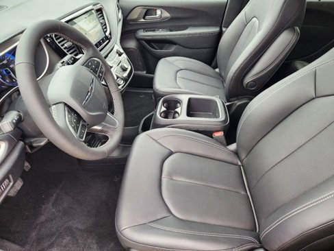 New 2025 Chrysler Pacifica Select image 10