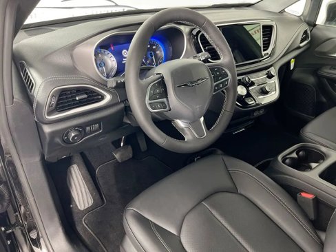 New 2025 Chrysler Pacifica Select image 10