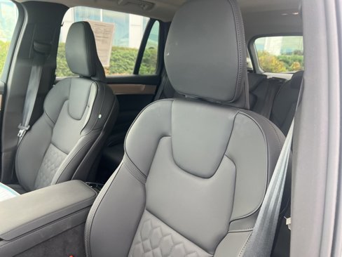 Used 2025 Volvo XC90 B5 Plus image 13