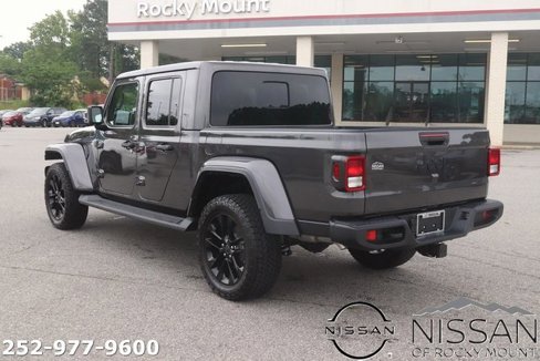 Used 2025 Jeep Gladiator Sport image 5