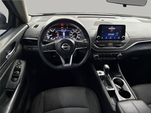 Used 2024 Nissan Altima 2.5 SV image 10