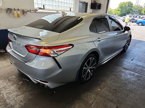 Used 2020 Toyota Camry SE image 4