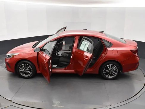 Used 2024 Kia Forte LXS image 7