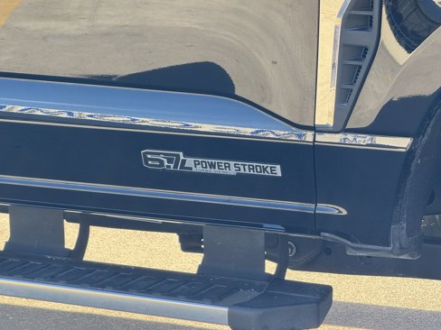 Used 2025 Ford F250 Lariat w/ Chrome Package image 4